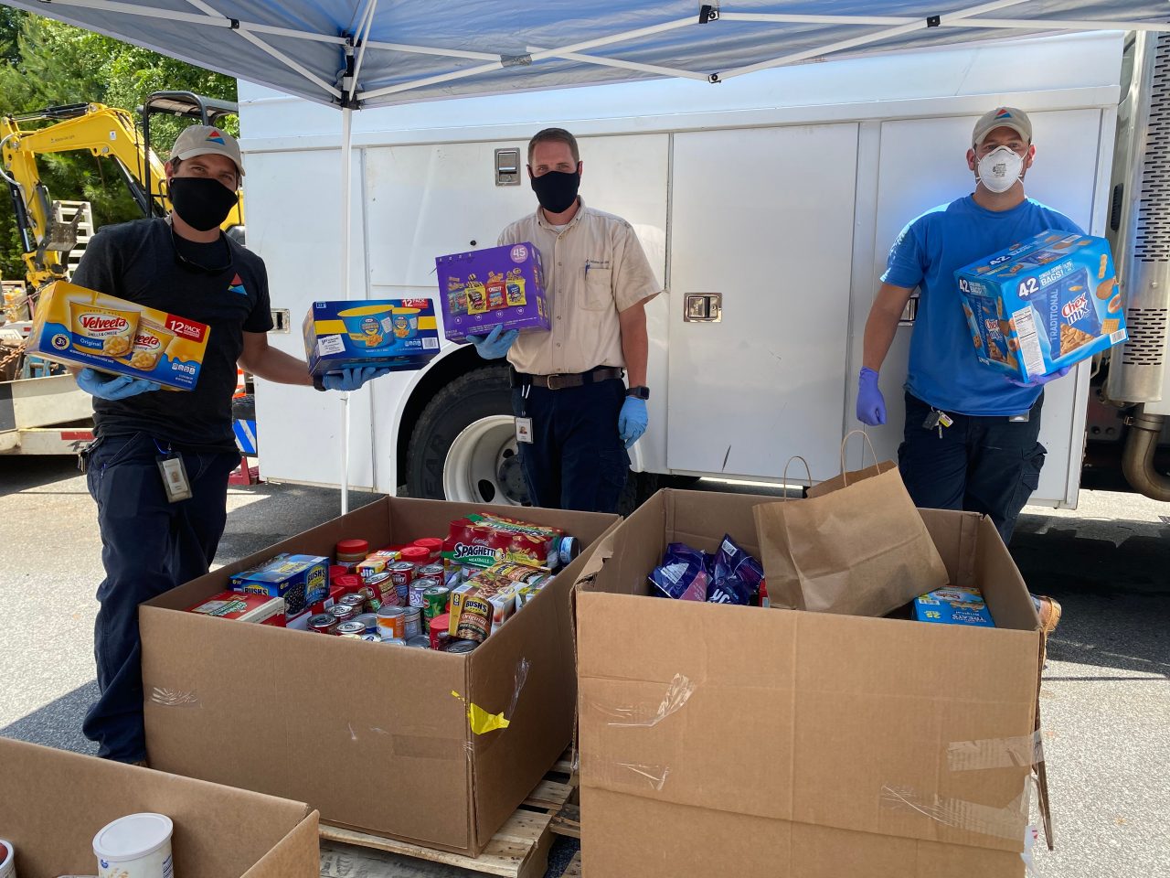Atlanta Gas Light employees collected more than 20,000 pounds of food