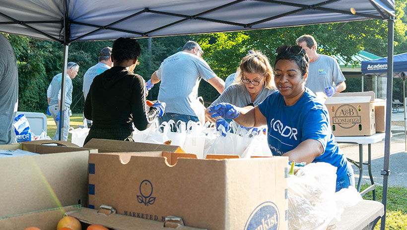 The Atlanta Gas Light Foundation, in partnership with Goodr, hosted a free Pop-Up Grocery Market at Shorty Howell Park in Duluth, Georgia, to support local families. Community volunteers distributed roughly 5,200 pounds of food to families in need.